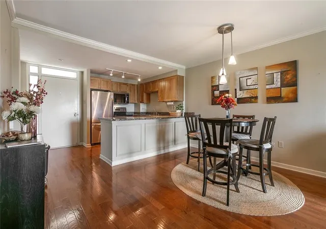 Listing Photo 5 - Condo for sale in building located at 3915 Saint Charles Ave, New Orleans, LA 70115 - Unit #511