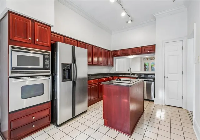 Photo 3 of Townhouse for sale at 4422 Lake Vista Dr, Metairie, LA 70006 | MLS# 2571602 | Listing updated on 2026-08-18