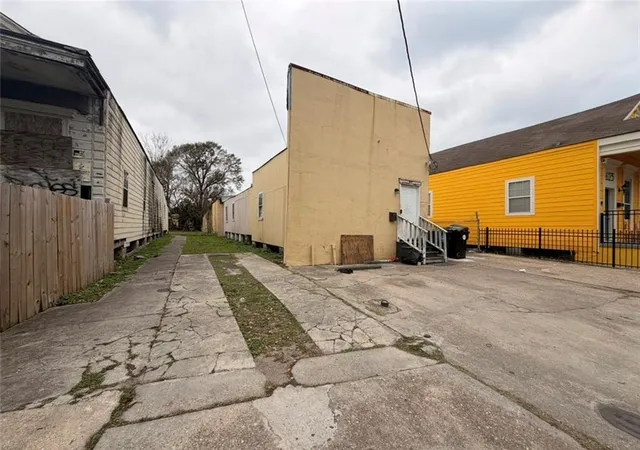 Photo 2 of Multi family home for sale at 627 S Lopez St, New Orleans, LA 70119 | MLS# 2572031 | Listing updated on 2026-08-12