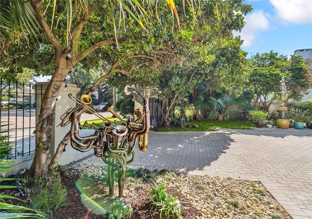 Photo 2 of Single family home for sale at 5776 Bellaire Dr, New Orleans, LA 70124 | MLS# 2571884 | Listing updated on 2026-08-12
