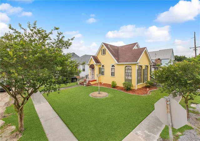 Photo 2 of Single family home for sale at 3830 Fairmont Dr, New Orleans, LA 70122 | MLS# 2571626 | Listing updated on 2026-08-12