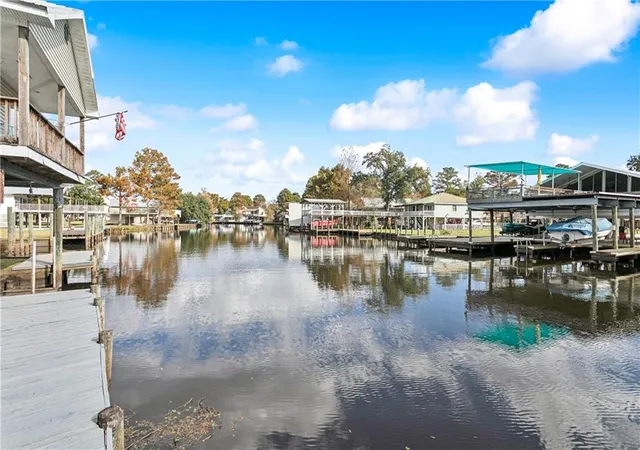 Photo 2 of Single family home for sale at 32870 Rivergate Cir, Springfield, LA 70462 | MLS# 2572148 | Listing updated on 2026-08-13