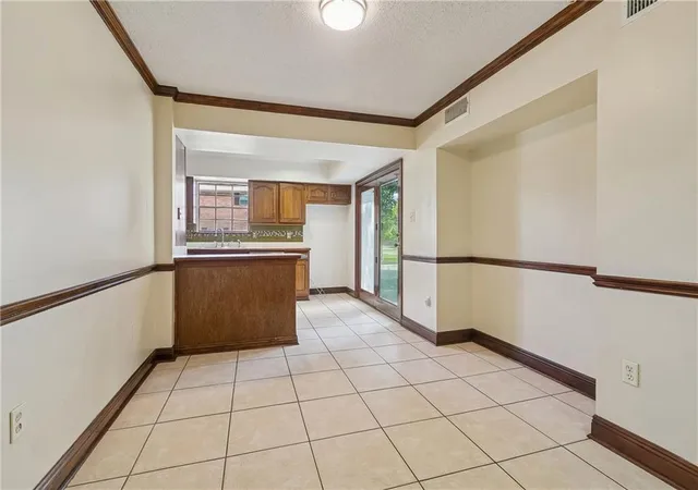 Photo 4 of Single family home for sale at 4928 Pike Dr, Metairie, LA 70003 | MLS# 2572194 | Listing updated on 2026-09-26