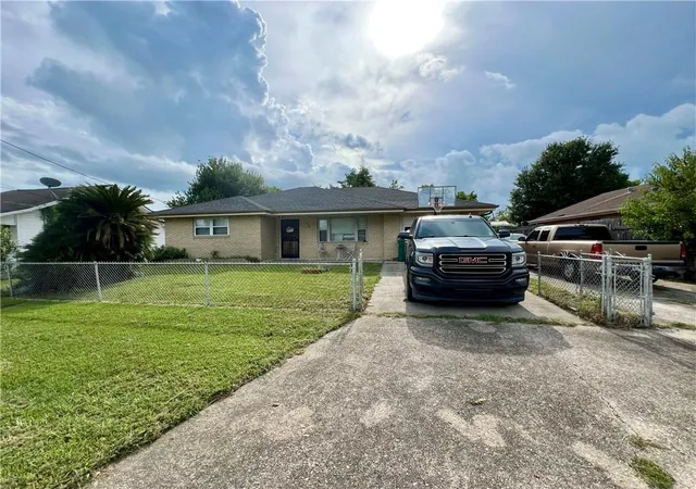 1st image of 424 Avenue E Avenue, Marrero, LA 70072 | MLS# 2572233