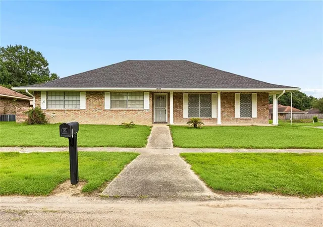 1st image of 3634 Edgemont Dr, Baton Rouge, LA 70814 | MLS# 2572287