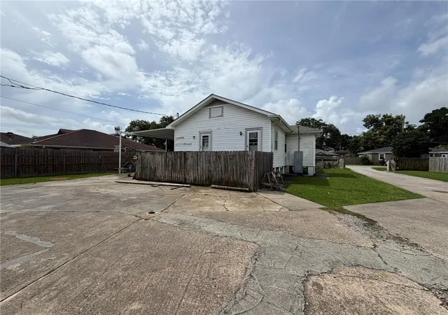 Listing Photo 4 - Condo for sale in building located at 5811 13 Kevin Dr, Metairie, LA 70003