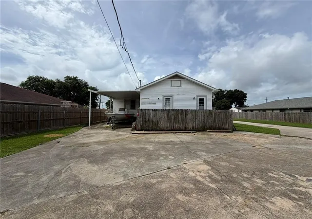Listing Photo 5 - Condo for sale in building located at 5811 13 Kevin Dr, Metairie, LA 70003