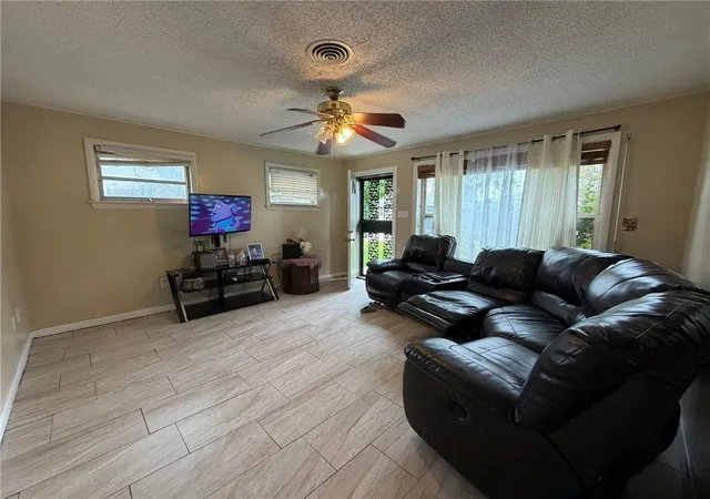 Listing Photo 4 - Condo for sale in building located at 5817 5 Kevin Dr, Metairie, LA 70003
