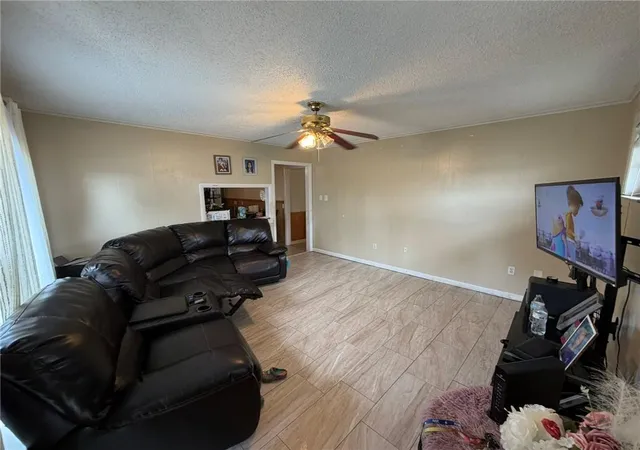 Listing Photo 5 - Condo for sale in building located at 5817 5 Kevin Dr, Metairie, LA 70003