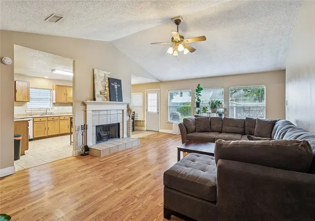 Photo 3 of Single family home for sale at 1609 Shylock Dr, Slidell, LA 70461 | MLS# 2572289 | Listing updated on 2026-10-01