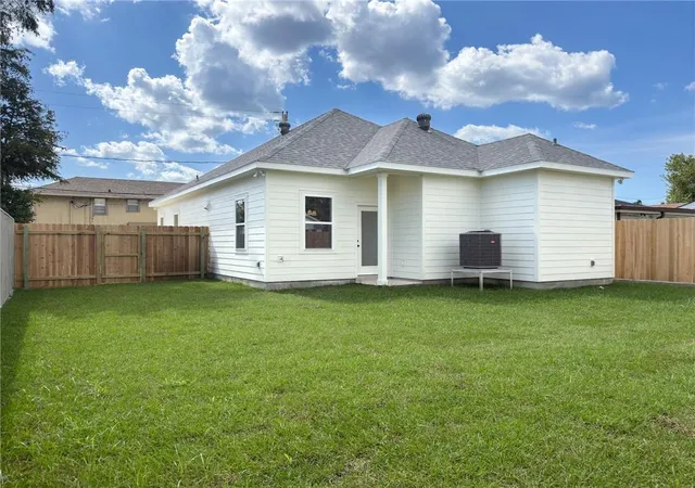 2nd image of 401 E William David Pkwy, Metairie, LA 70005 | MLS# 2572484