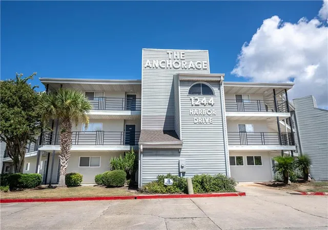 Listing Photo 1 - Condo for sale in building located at 1244 Harbor Dr, Slidell, LA 70458 - Unit #320