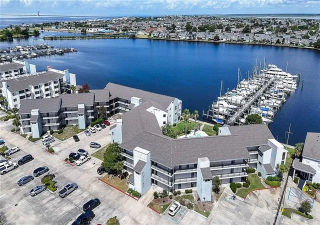 Listing Photo 5 - Condo for sale in building located at 1244 Harbor Dr, Slidell, LA 70458 - Unit #320