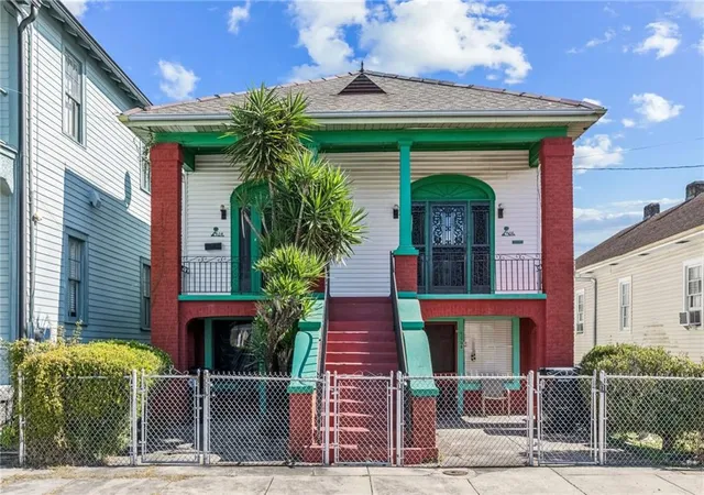Multi family home for sale at 906 Verret St, New Orleans, LA 70114 | MLS# 2572541