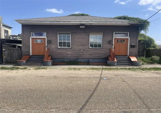Single family home for sale at 1523 Columbus St, New Orleans, LA 70116 | MLS# 2572669