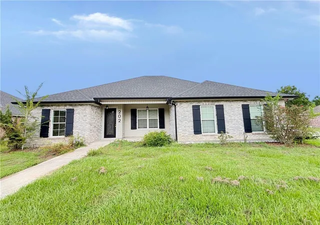 Photo 1 of Single family home for sale at 202 Derusso St, Houma, LA 70364 | MLS# 2572668 | Listing updated on 2026-10-01