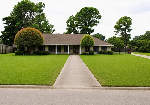 1st image of 11463 King Richard Dr, Baton Rouge, LA 70815 | MLS# 2566495
