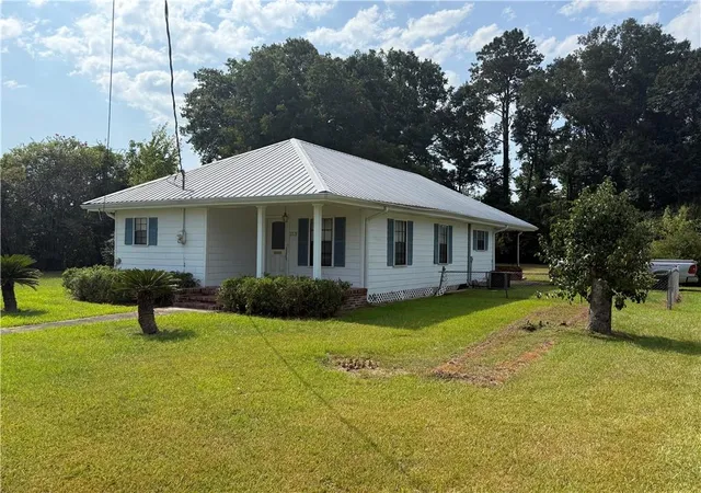 Photo 1 of Single family home for sale at 213 W Pine St, Amite, LA 70422 | MLS# 2571224 | Listing updated on 2026-08-16