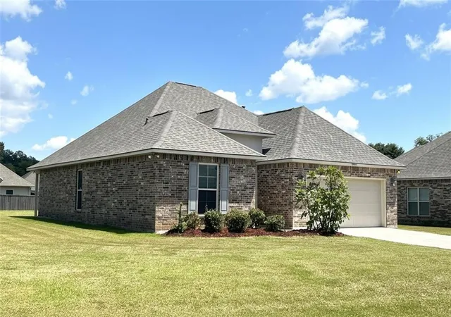 Photo 2 of Single family home for sale at 40088 Cottonwood Blvd, Ponchatoula, LA 70454 | MLS# 2572735 | Listing updated on 2026-08-19
