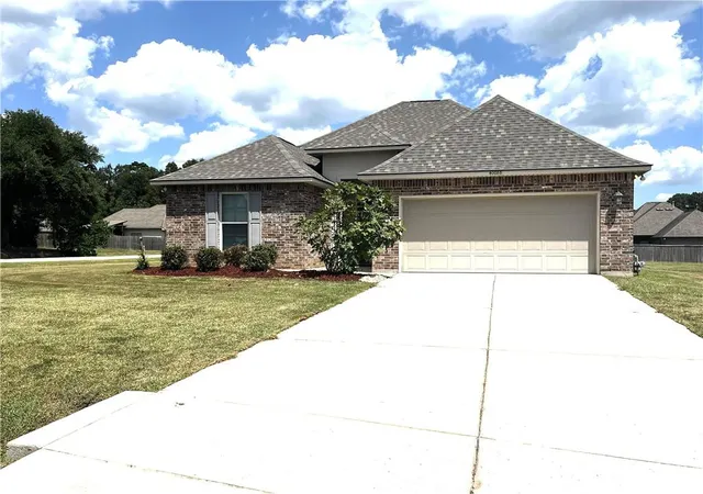 Photo 3 of Single family home for sale at 40088 Cottonwood Blvd, Ponchatoula, LA 70454 | MLS# 2572735 | Listing updated on 2026-08-19