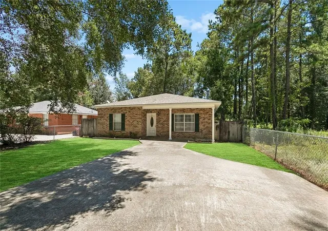 1st image of 1335 Girod St, Mandeville, LA 70448 | MLS# 2572476