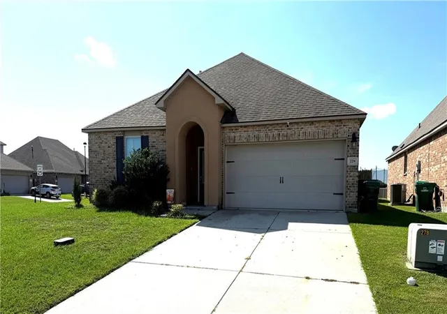 Photo 1 of Single family home for sale at 228 E Lake Dr, Slidell, LA 70461 | MLS# 2572404 | Listing updated on 2026-08-17