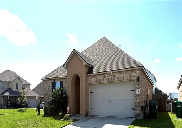 Photo 2 of Single family home for sale at 228 E Lake Dr, Slidell, LA 70461 | MLS# 2572404 | Listing updated on 2026-08-17