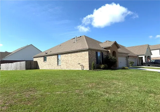 Photo 3 of Single family home for sale at 228 E Lake Dr, Slidell, LA 70461 | MLS# 2572404 | Listing updated on 2026-08-17