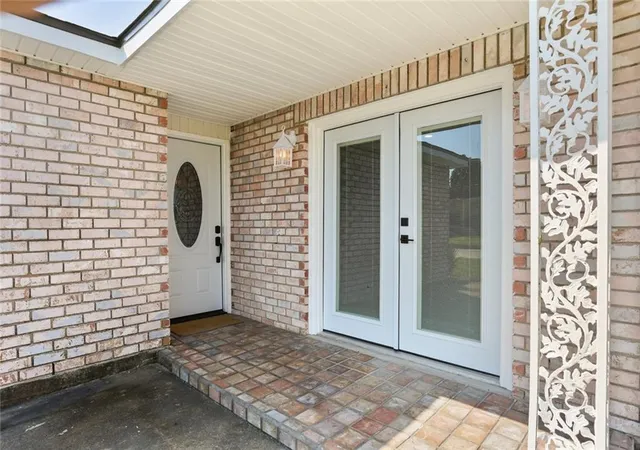 Photo 2 of Single family home for sale at 437 Turtle Crk Ln, St Rose, LA 70087 | MLS# 2572870 | Listing updated on 2026-08-17