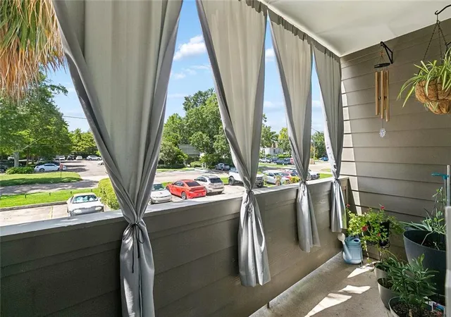 2nd image of 1161 Lake Ave, Metairie, LA 70005