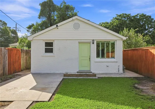 Photo 1 of Single family home for sale at 421 Tupelo St, New Orleans, LA 70117 | MLS# 2572880 | Listing updated on 2026-08-17