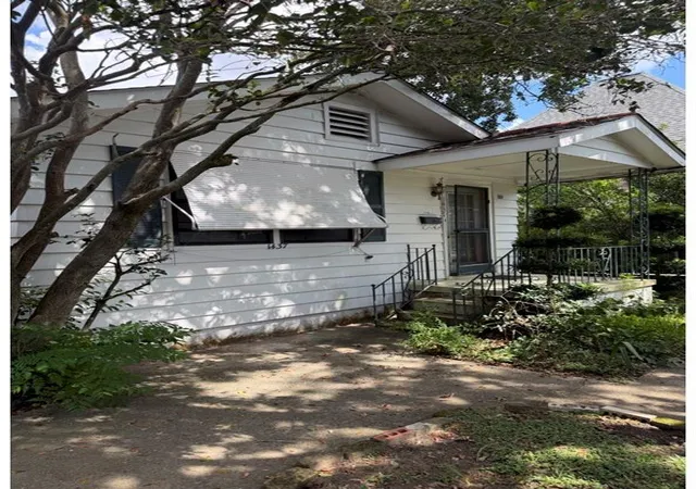 Photo 2 of Single family home for sale at 1437 Seminole Dr, Metairie, LA 70005 | MLS# 2572758 | Listing updated on 2026-08-18