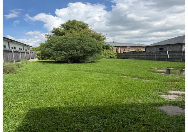 Photo 3 of Single family home for sale at 1437 Seminole Dr, Metairie, LA 70005 | MLS# 2572758 | Listing updated on 2026-08-18