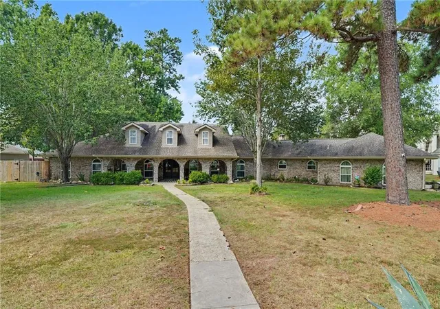 Photo 3 of Single family home for sale at 404 Weldon Park Dr, Mandeville, LA 70471 | MLS# 2571496 | Listing updated on 2026-08-18