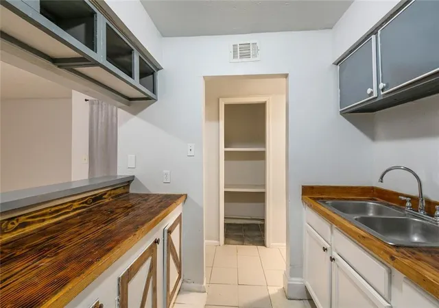 Listing Photo 5 - Condo for sale in building located at 6001 07 Tullis Dr, New Orleans, LA 70131