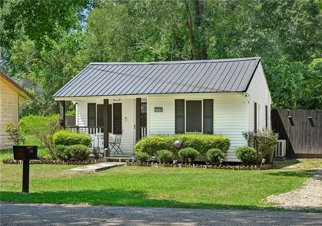 1st image of 206 16th Ave, Franklinton, LA 70438 | MLS# 2573078