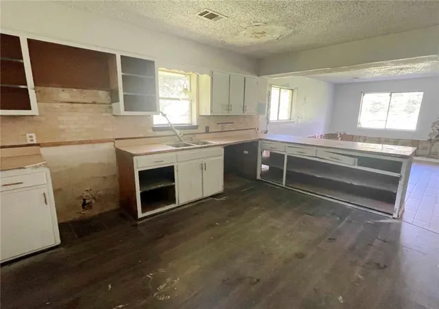 Photo 2 of Sale Pending at 42660 Mike Cooper Rd, Ponchatoula, LA 70454 | MLS# 2573064 | Listing updated on 2026-08-26