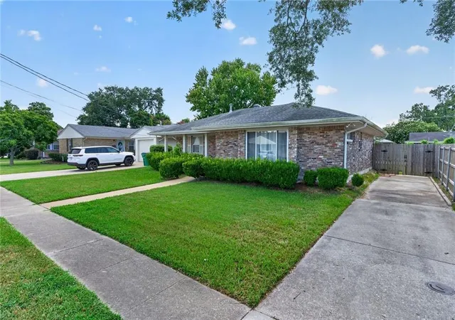 Photo 2 of Single family home for sale at 3916 Haring Rd, Metairie, LA 70006 | MLS# 2573113 | Listing updated on 2026-08-19