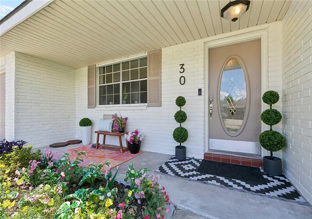 2nd image of 30 Anjou Dr, Kenner, LA 70065 | MLS# 2573121