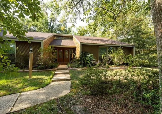 Photo 1 of Single family home for sale at 110 Twin Oaks Dr, Slidell, LA 70461 | MLS# 2569624 | Listing updated on 2026-08-22
