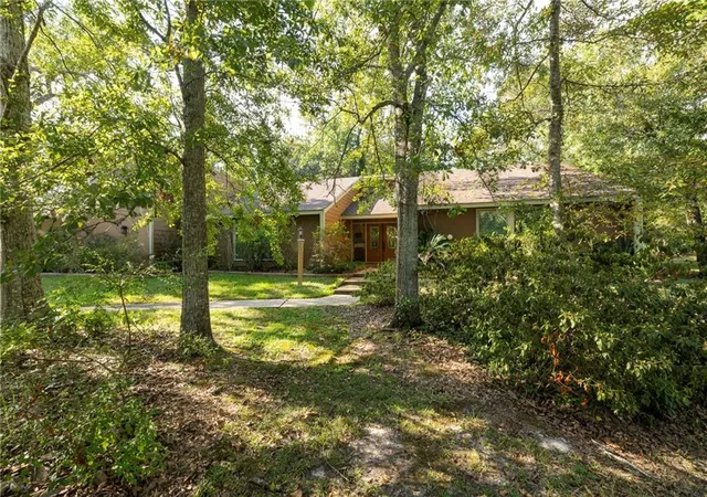 Photo 3 of Single family home for sale at 110 Twin Oaks Dr, Slidell, LA 70461 | MLS# 2569624 | Listing updated on 2026-08-22