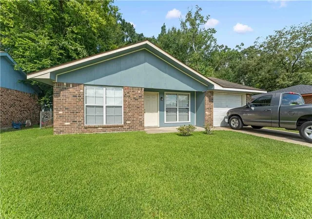1st image of 11855 Hallmark Dr, Baton Rouge, LA 70807 | MLS# 2573162
