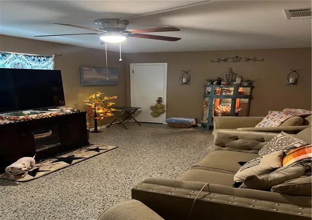 Listing Photo 4 - Condo for sale in building located at 111 E F Stockfletch St, Belle Chasse, LA 70037