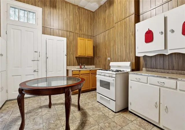 Listing Photo 5 - Condo for sale in building located at 2517 19 Laharpe St, New Orleans, LA 70119