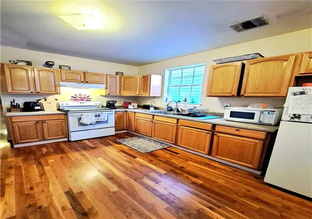 Listing Photo 4 - Condo for sale in building located at 2821 23 Banks St, New Orleans, LA 70119