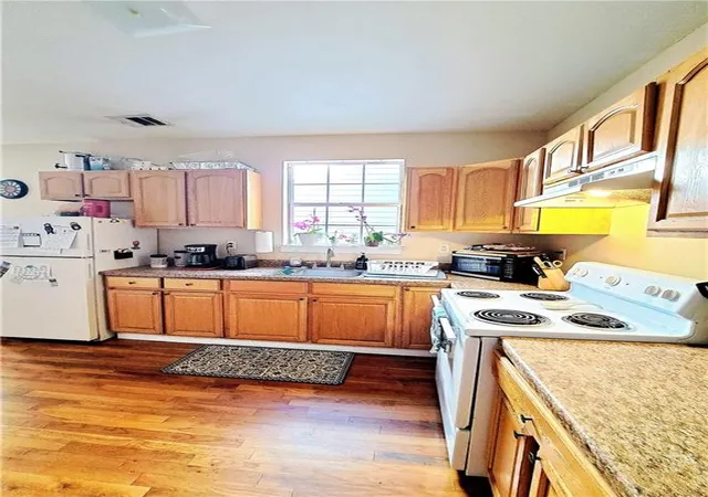 Listing Photo 5 - Condo for sale in building located at 2821 23 Banks St, New Orleans, LA 70119