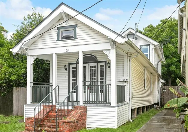 Single family home for sale at 124 S Clark St, New Orleans, LA 70119 | MLS# 2572895