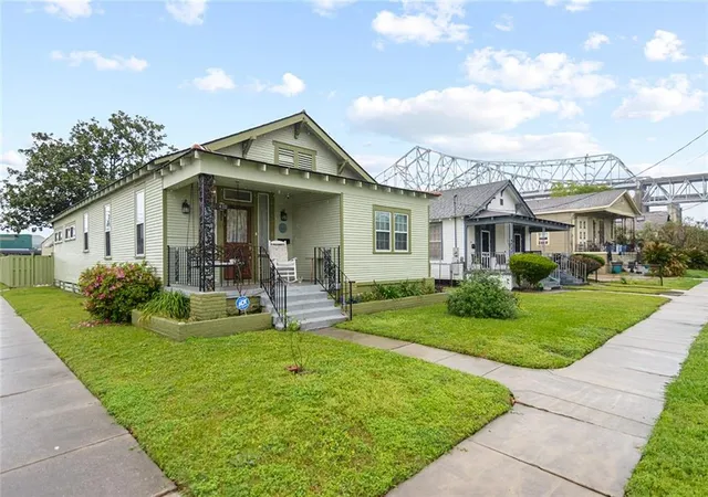 1st image of 433 Monroe St, Gretna, LA 70053 | MLS# 2572901
