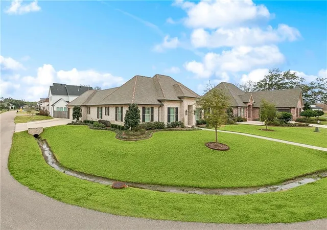 Photo 2 of Single family home for sale at 214 Cypress Xing Dr, Belle Chasse, LA 70037 | MLS# 2573249 | Listing updated on 2026-08-19