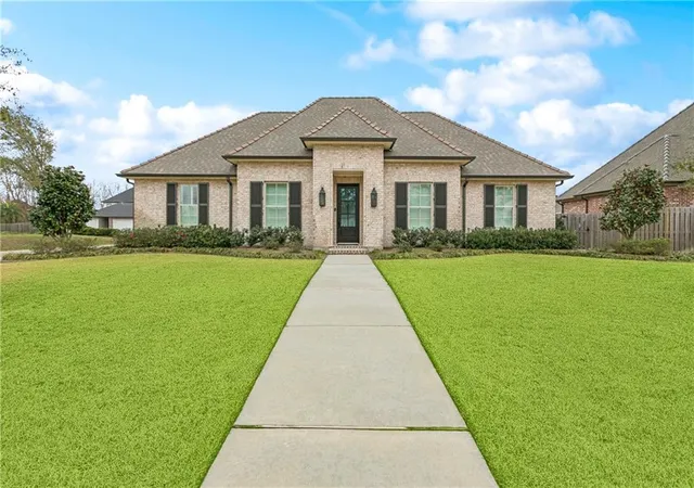 Photo 2 of Single family home for sale at 214 Cypress Xing Dr, Belle Chasse, LA 70037 | MLS# 2573249 | Listing updated on 2026-08-19